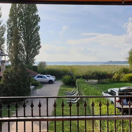 Endrodi Lakas アパート *